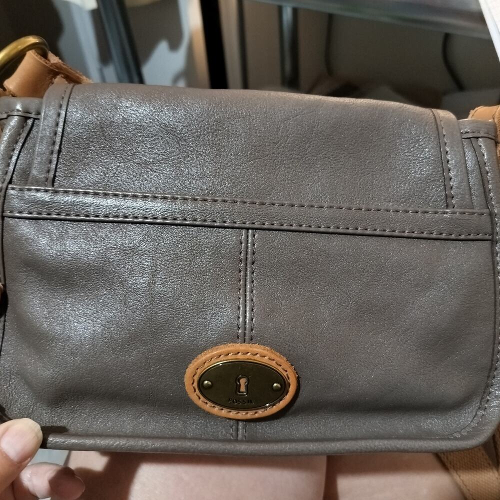 5213) Vintage Fossil 'Long Live' Taupe and Tan Leather Crossbody Shoulders Bag - Picture 11 of 11